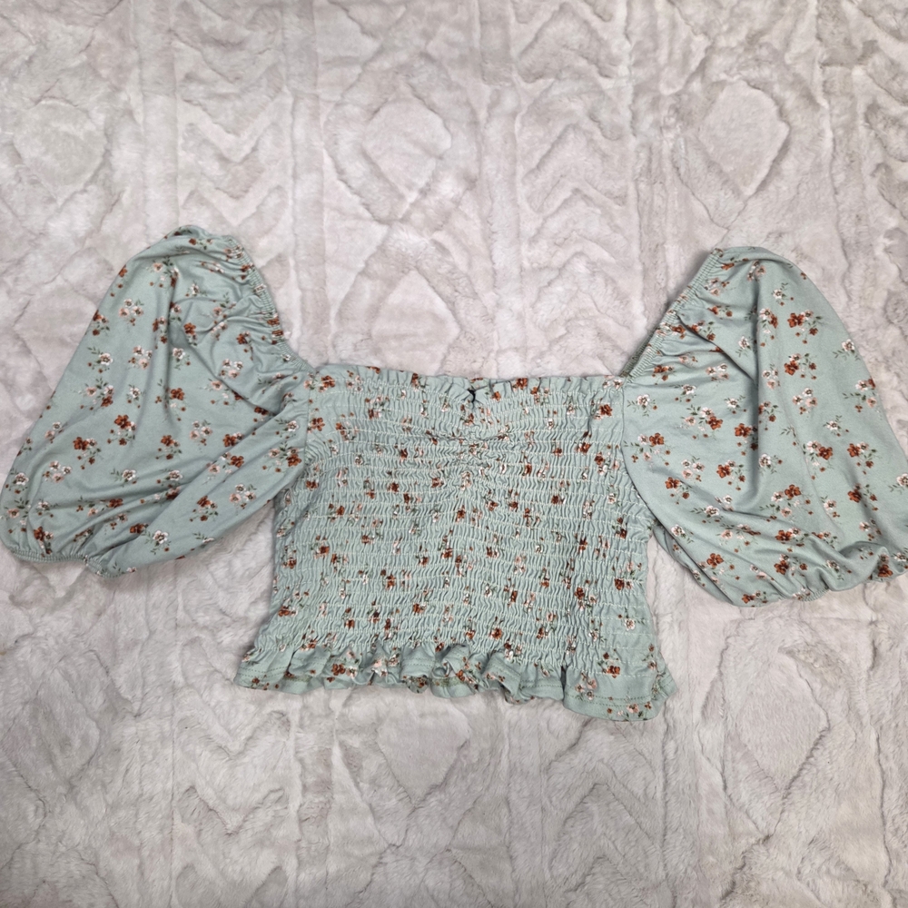 Stunning Windsor-Floral Puff Sleeve Smocked Crop Top-size Small